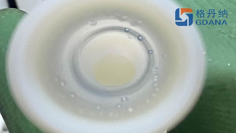 液體呈粘稠狀 液體呈粘稠狀